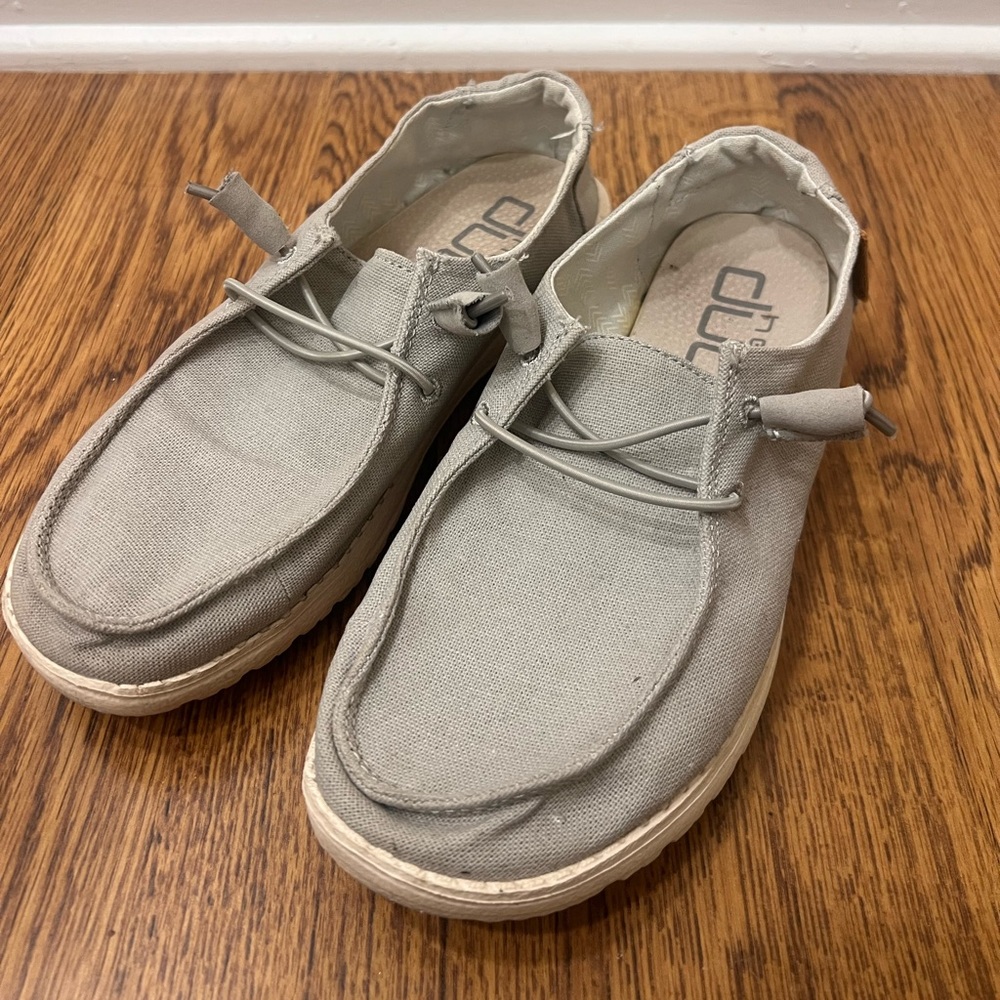 Hey Dude Wendy Chambray Light Grey Slip On Shoes Women 6 Youth 5 Loafer Casual